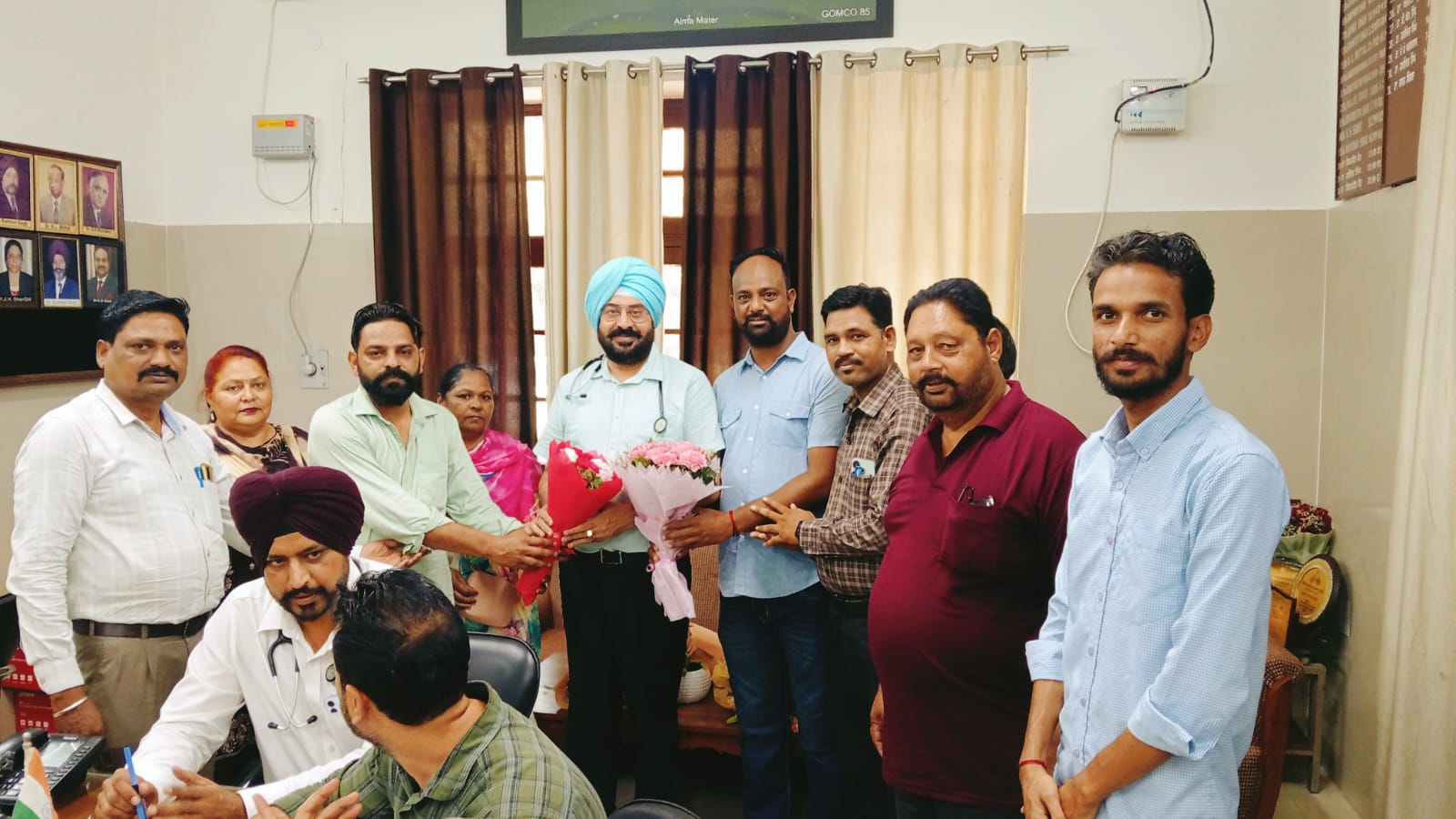 गो मेडिकल कॉलेज में नए डायरेक्टर प्रिंसिपल डॉ. रविंदर पाल सिंह सीबिया का अभिनंदन, यूनियन की ओर से रखी गई मांगें।